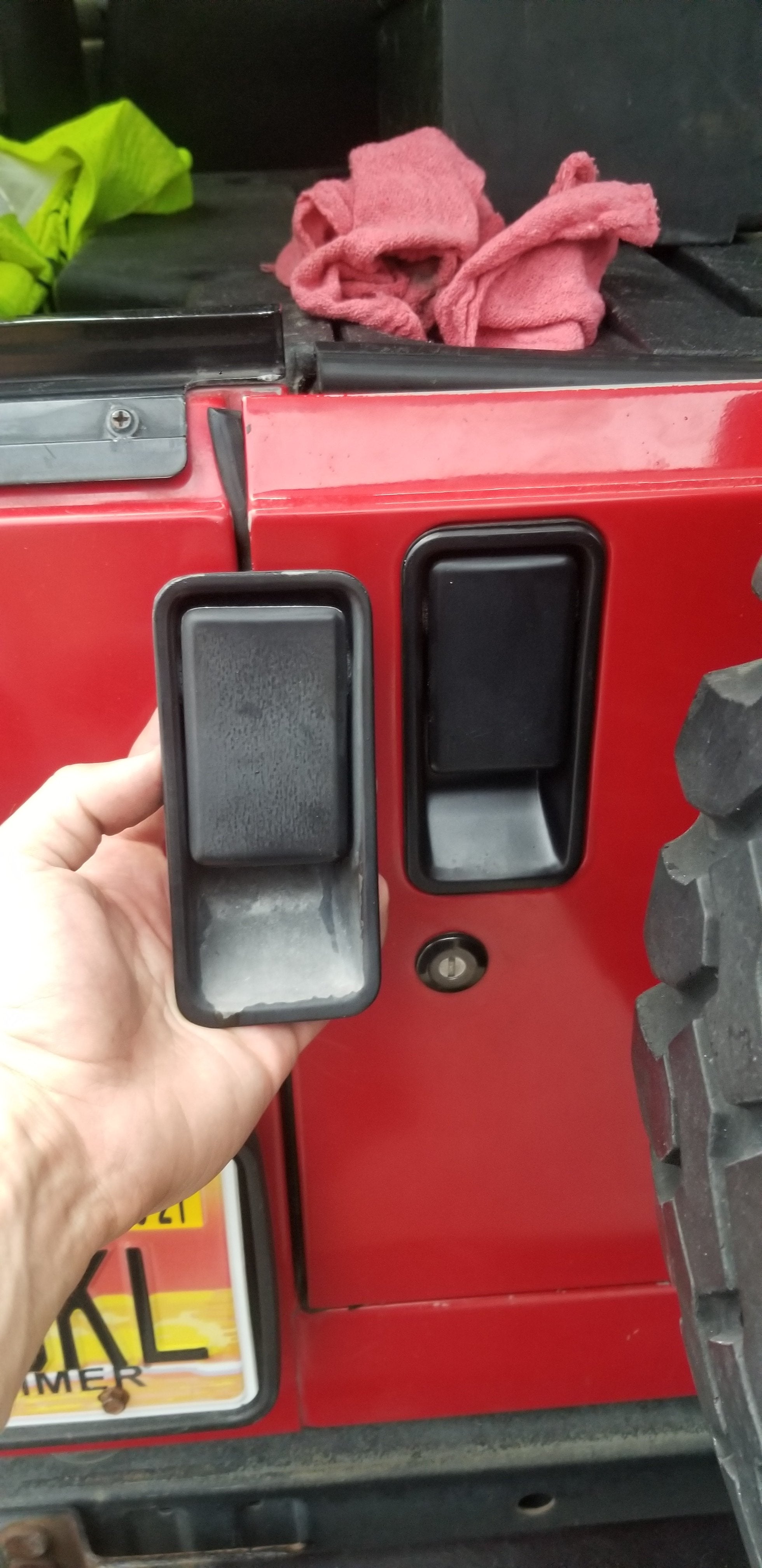 How to replace a 2000 Jeep Wrangler TJ tailgate handle | Jeep Wrangler Forum