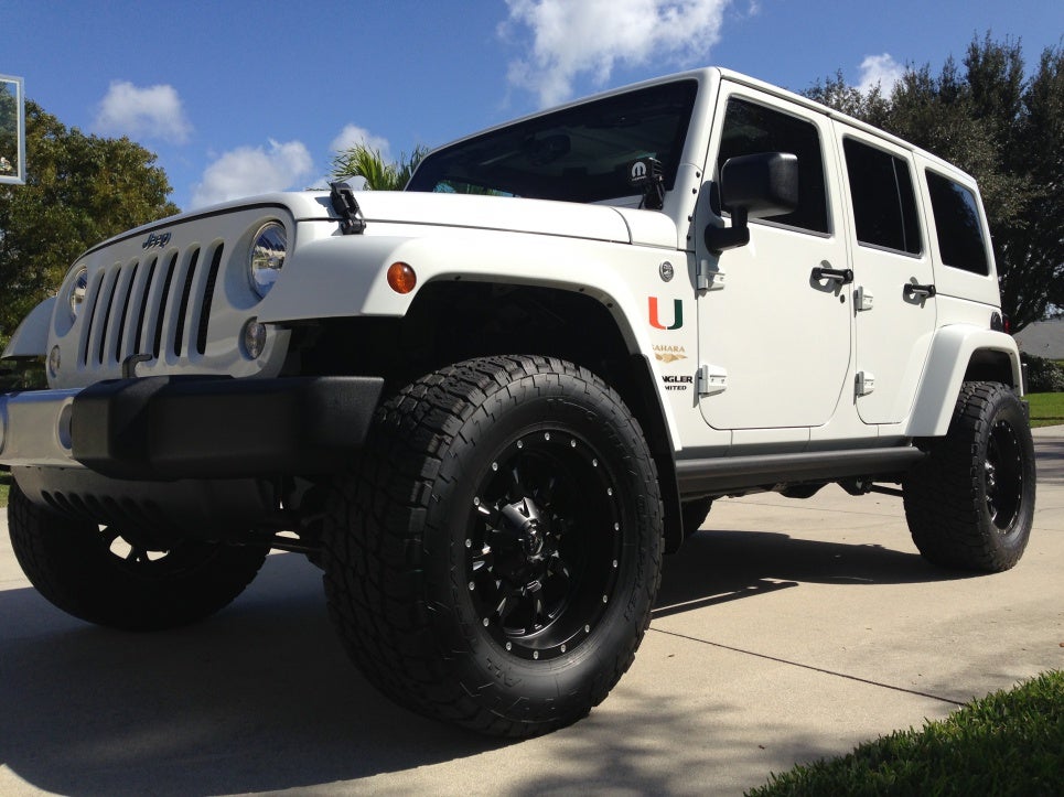 White Jeep: Chrome wheels or Black? | Jeep Wrangler Forum