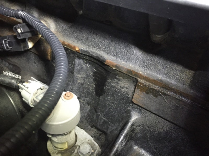 Oil leak along head. 2000 4L | Jeep Wrangler Forum