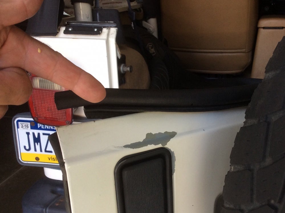 TJ Tailgate Top Seal Question | Jeep Wrangler Forum