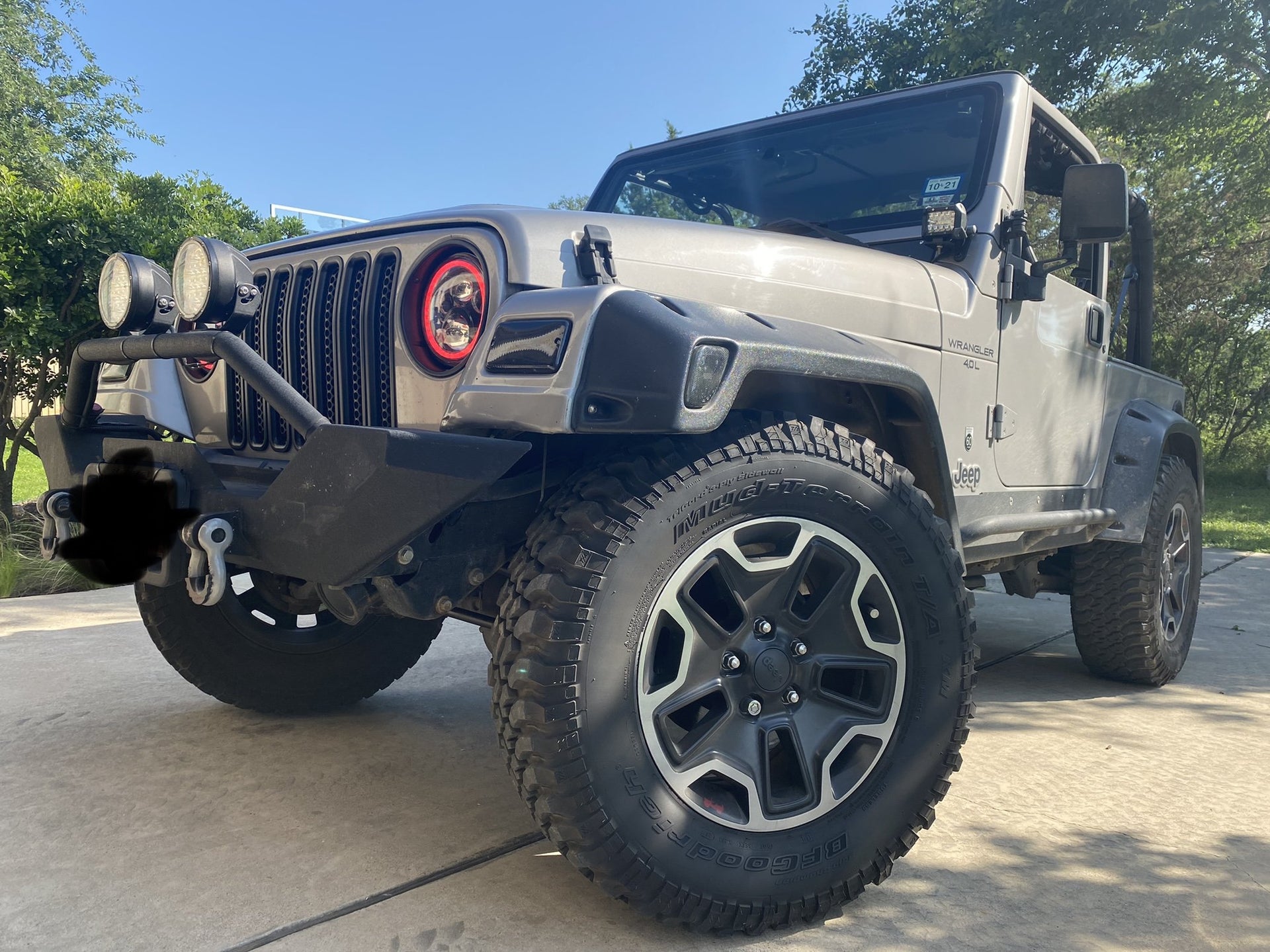 Looking for OEM 2001 60th Anniversary Edition Silverstone Metallic Fender  Flares | Jeep Enthusiast Forums